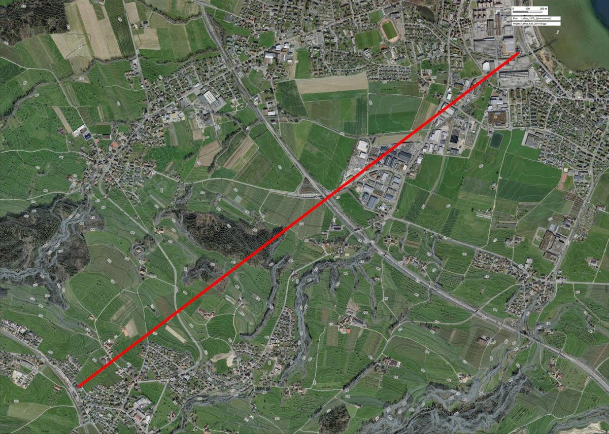 Die rote Linie zeigt den Verlauf der geplanten Seilbahn, deren Takt auf den Fahrplan abgestimmt gewesen wäre.