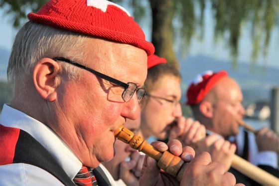 Wie patriotisch darf oder muss eine Bundesfeier sein? Die Stadtmusik Arbon gab sich jeweils ganz vaterländisch. (Bild: Max Eichenberger)