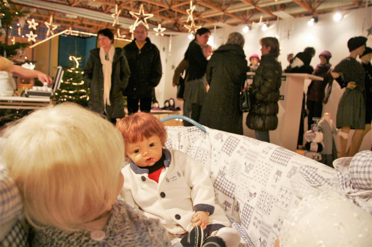 2009 erstrahlte der Seeparksaal noch in weihnachtlichem Glanz – Dieses und nächste Jahr bleiben die Lichter kalt. (Bild: Max Eichenberger)