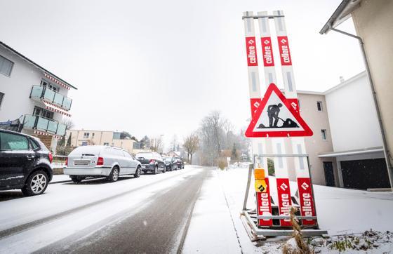 Eine mit Schnee bedeckte Quartierstrasse in Frauenfeld. (Bild: Andrea Stalder)