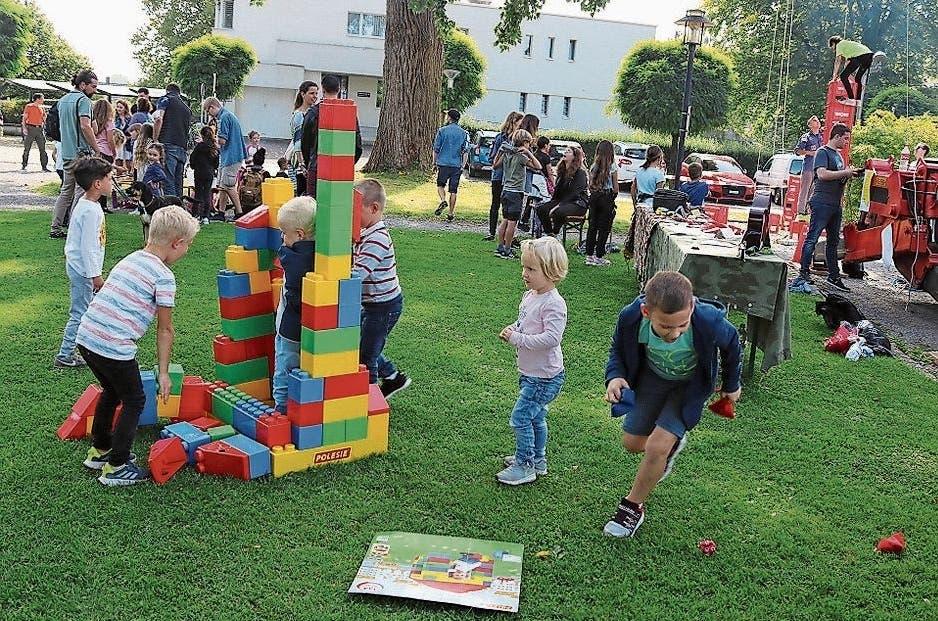 Malen, basteln, bauen: An der Spielstrasse können die Romanshorner Kinder ihre Kreativität voll und ganz ausleben.