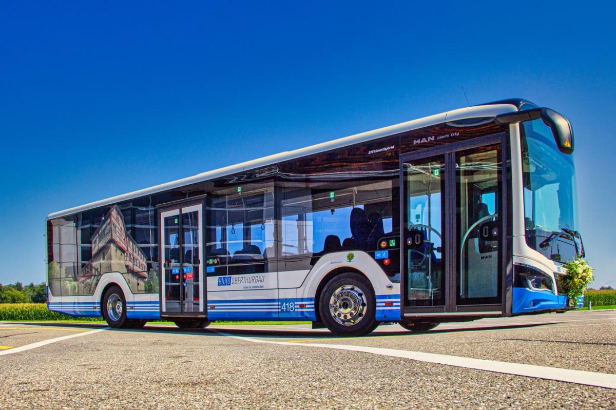 Der neue Bus «Stadt Amriswil» von Bus Oberthurgau mit dem speziellen Sujet «Schloss Hagenwil».