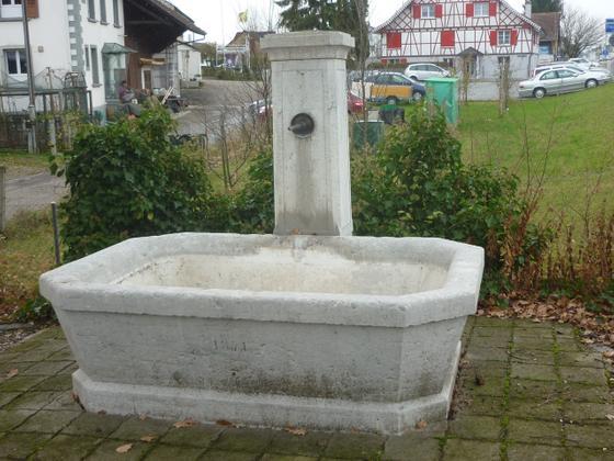 Bald wird er wieder hier stehen: der Brunnen von 1871 an seinem angestammten Ort im Löffelpark. (Bild: PD)