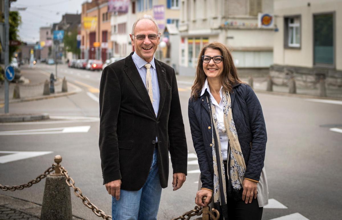 Ulrich Weideli und Aliye Gül sind Mitglieder des Komitees und wollen einen Neustart in der Stadtregierung. (Bild: Reto Martin)