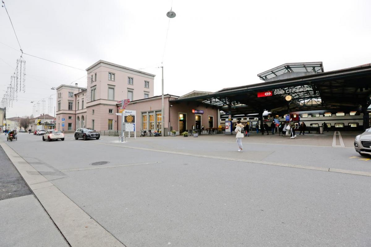 Der Romanshorner Bahnhofsplatz steckt in der Verwandlung zur Verkehrs-Drehscheibe.