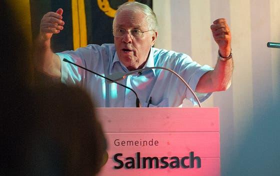 An der Bundesfeier 2013 in Salmsach intervenierte SVP-Anführer Christoph Blocher gegen die Gemeindefusion mit Romanshorn. (Bild: Reto Martin)